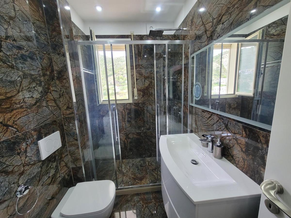 Newborn Lungomare Appartement Vlorë
